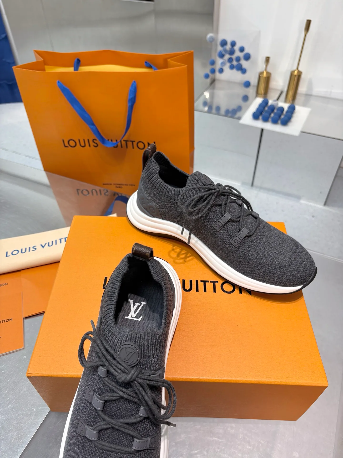 Кроссовки Женские Louis Vuitton 18055131