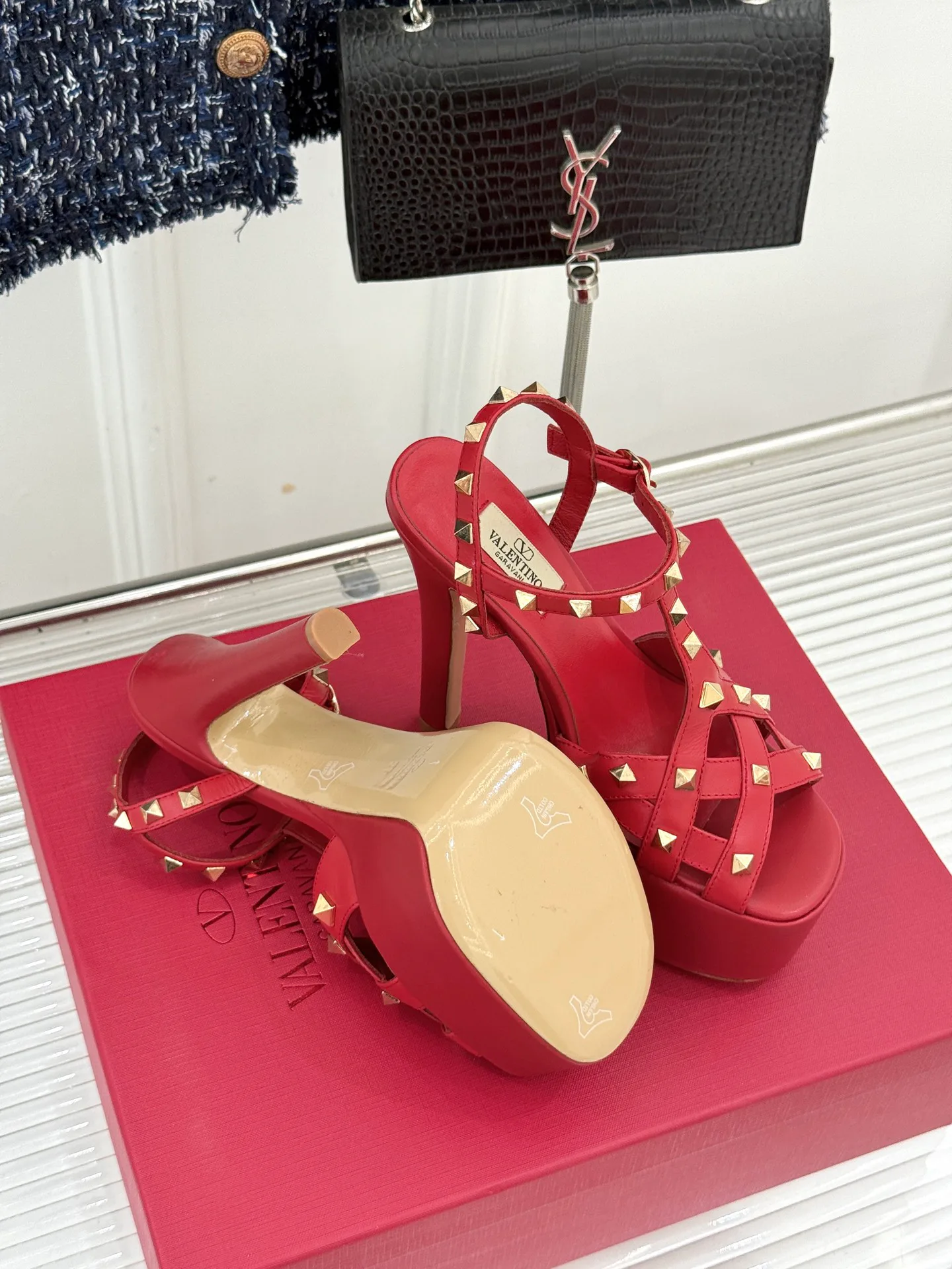 Босоножки Женские Valentino 18198295