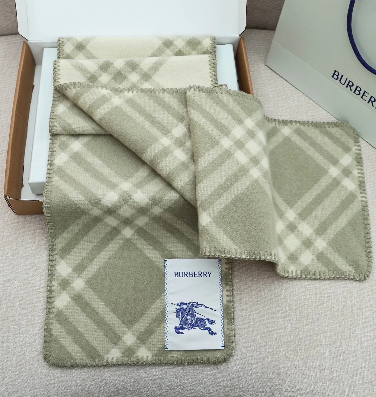 Шарфы Burberry 692740