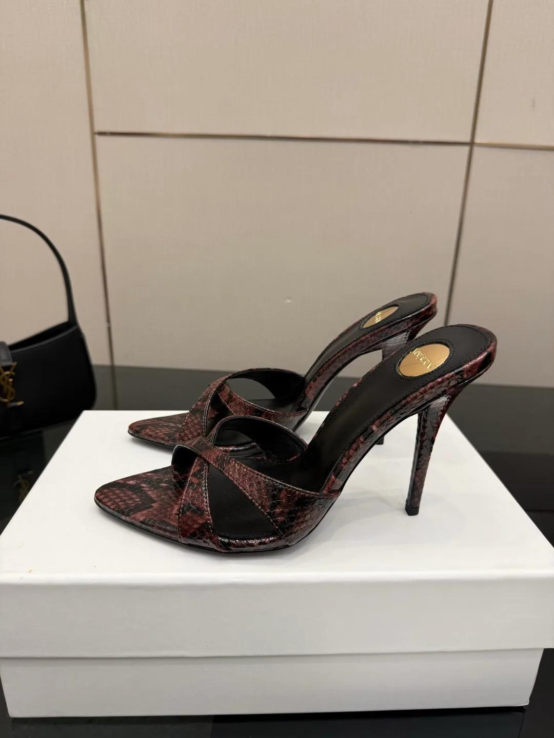 Босоножки Женские Saint Laurent 11424892