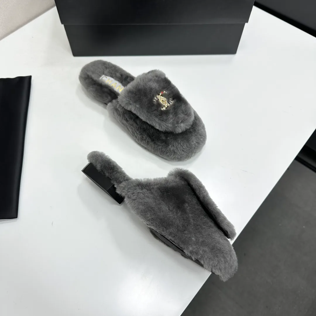 Тапочки Женские Chanel 18436109