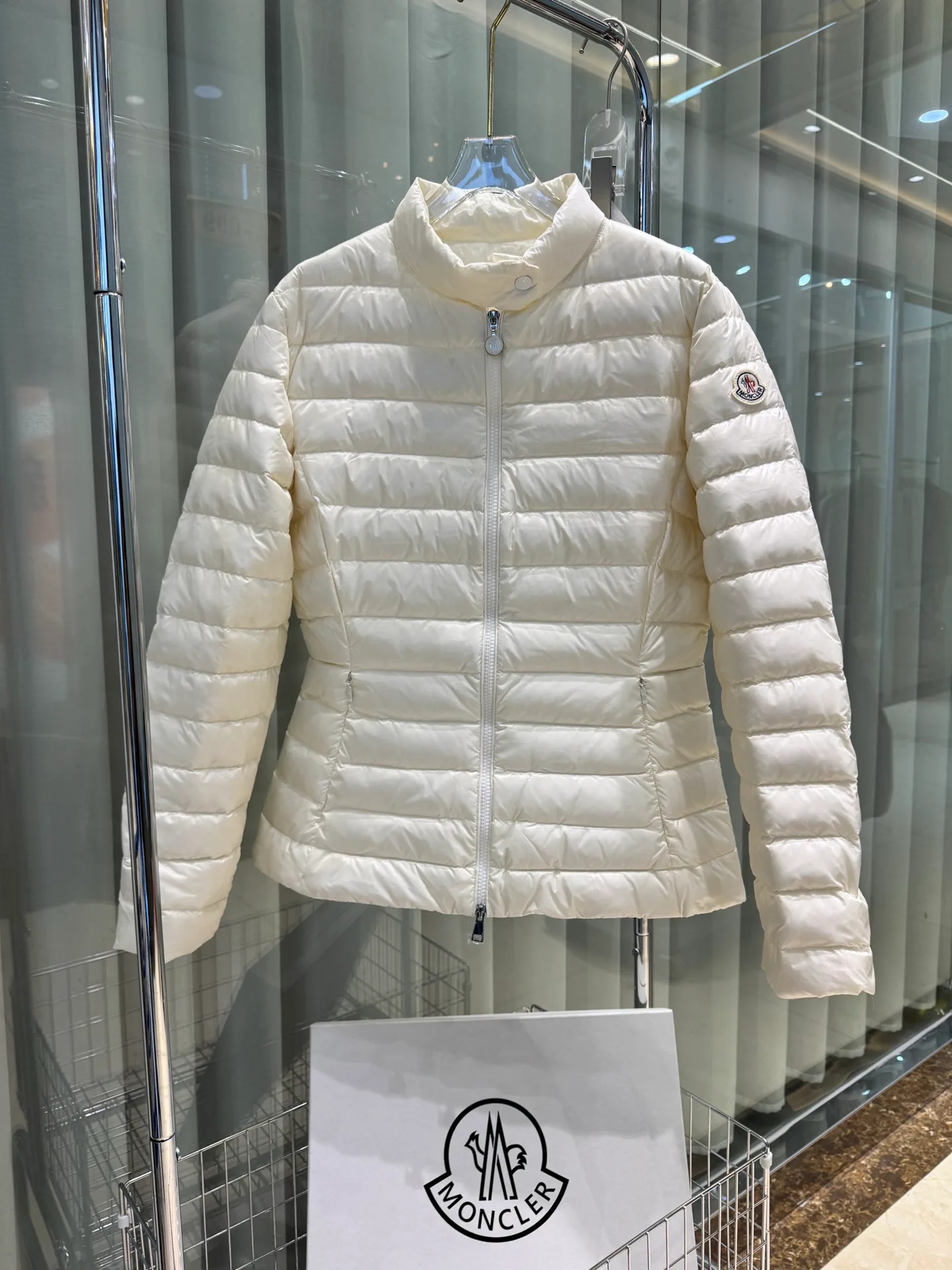 Куртки И Пуховики Женские Moncler 1223249