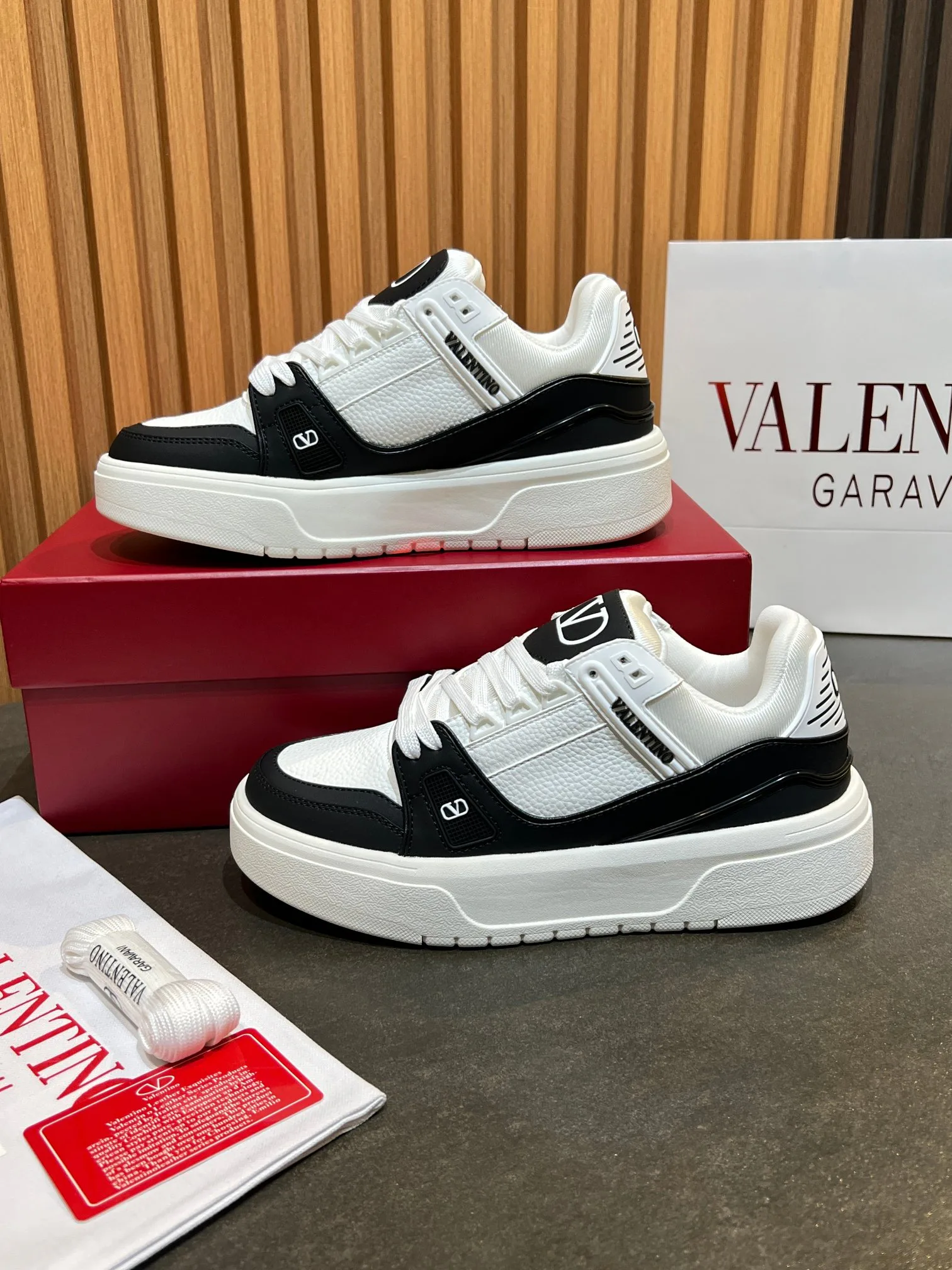 Кроссовки Женские Valentino 11575957