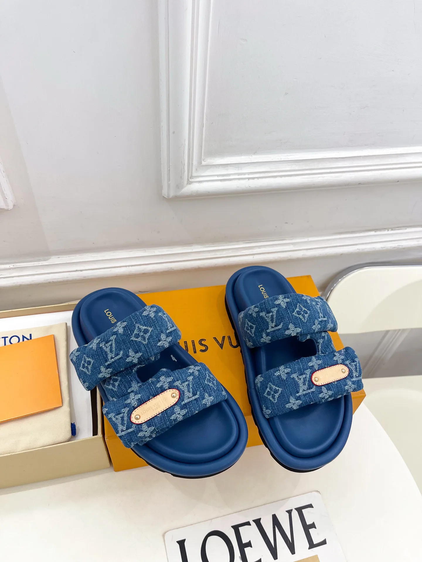 Шлепанцы Женские Louis Vuitton 13590986