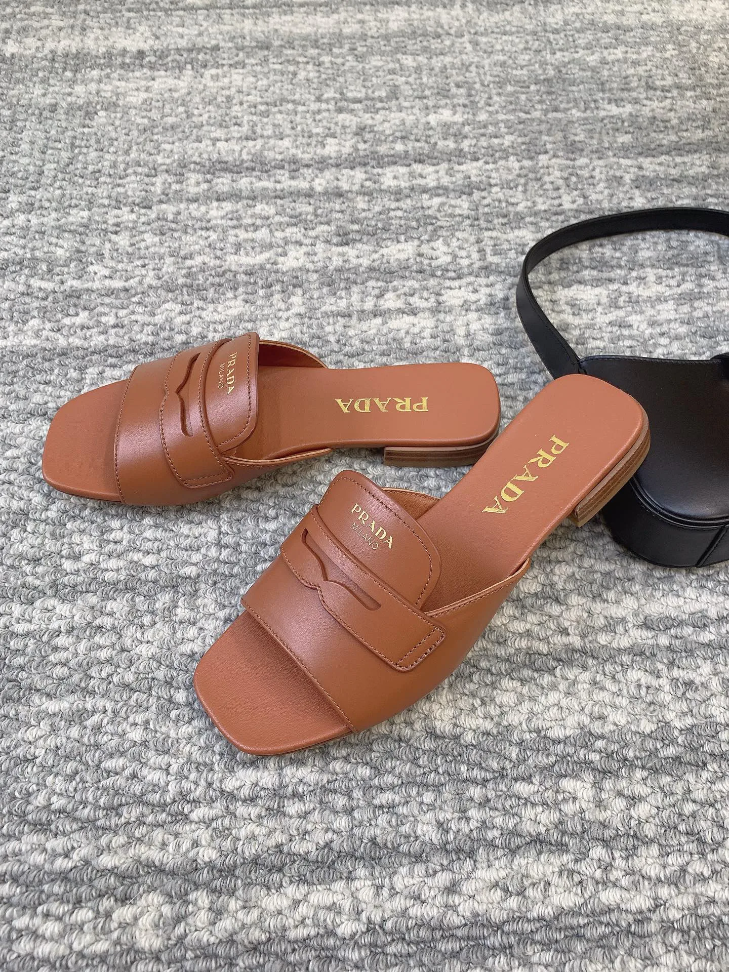 Босоножки Женские Prada 13229050