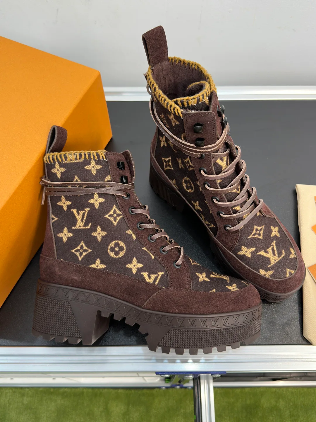 Ботинки Женские Louis Vuitton 18741624