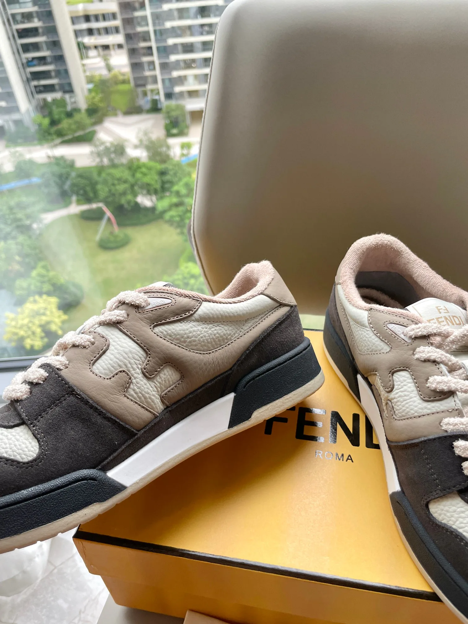 Кроссовки Женские Fendi 10822606