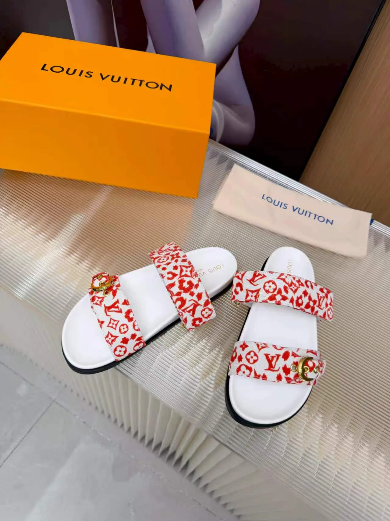 Шлепанцы Женские Louis Vuitton 11633023
