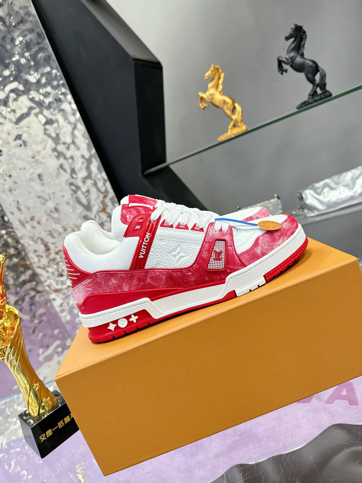 Кроссовки Женские Louis Vuitton 17530408