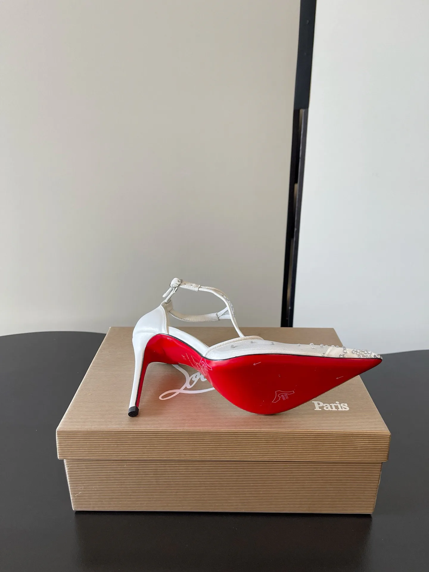 Босоножки Женские Christian Louboutin 18687150