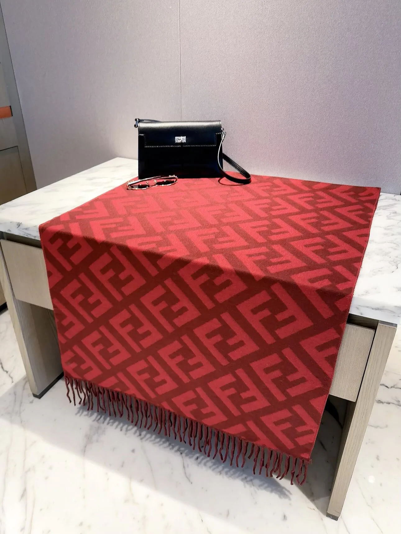 Шарфы Fendi 18322535