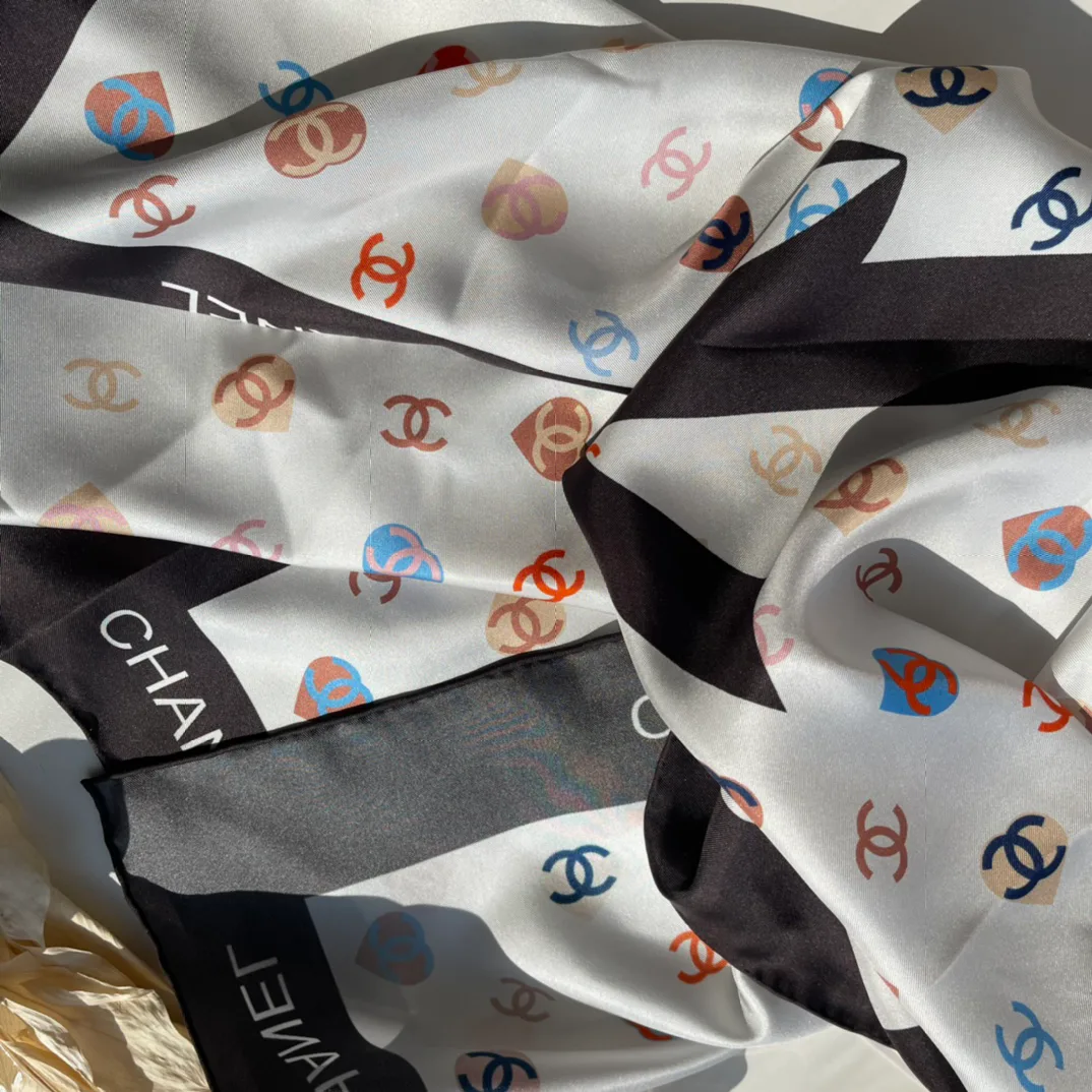 Платки Chanel 13351570