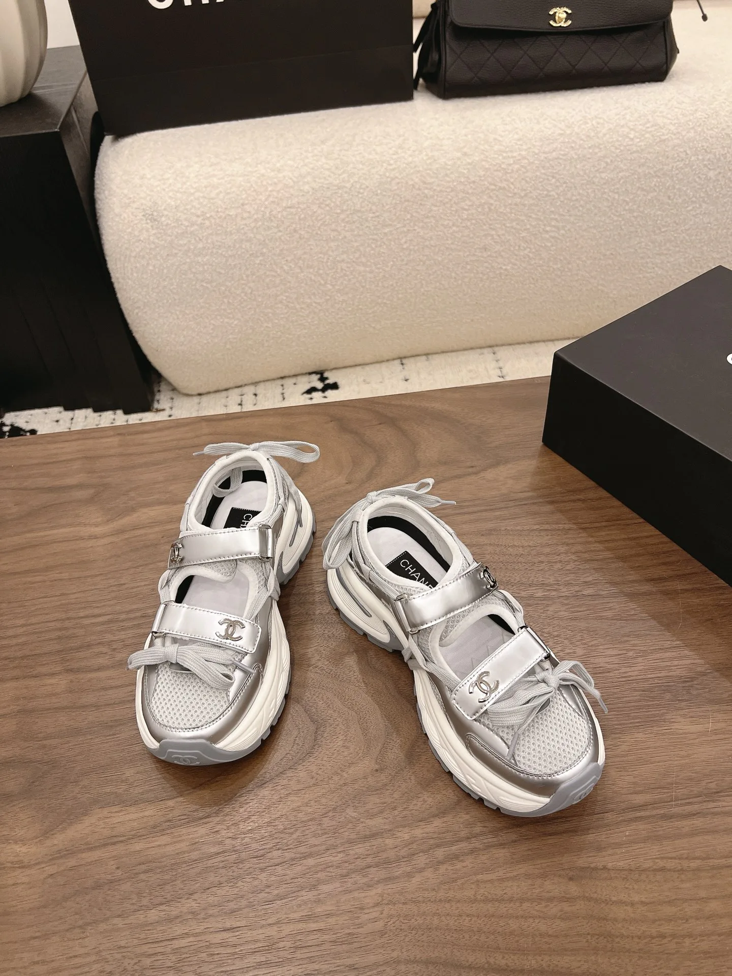 Кроссовки Женские Chanel 17077256