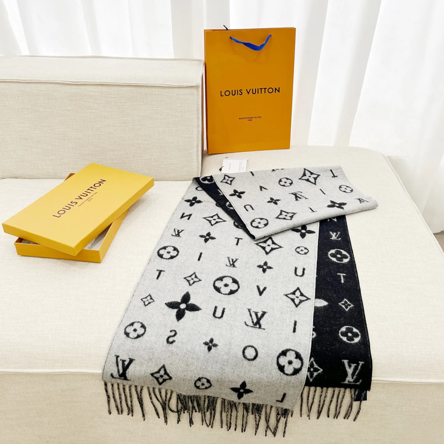 Шарфы Louis Vuitton 18261912