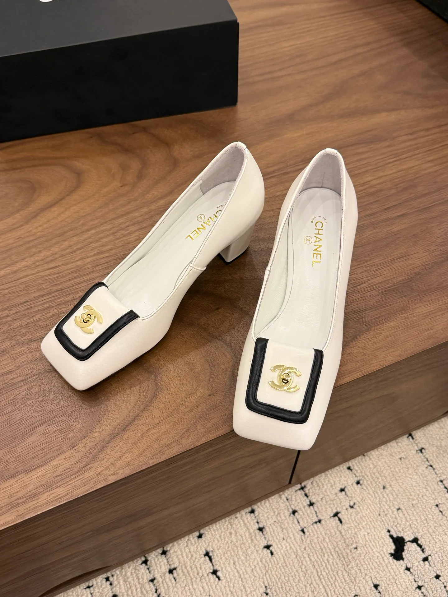 Туфли Женские Chanel 19080191