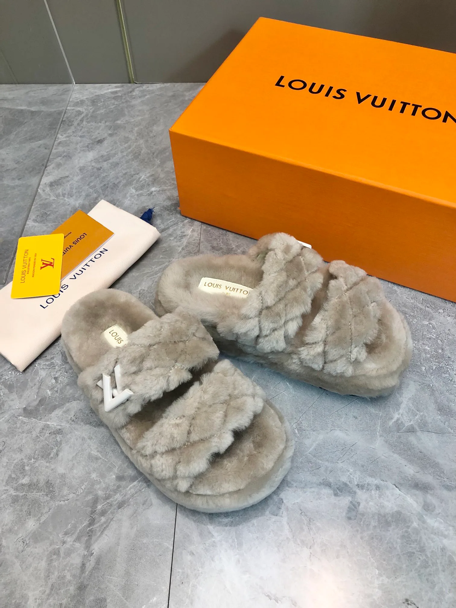 Тапочки Женские Louis Vuitton 914376
