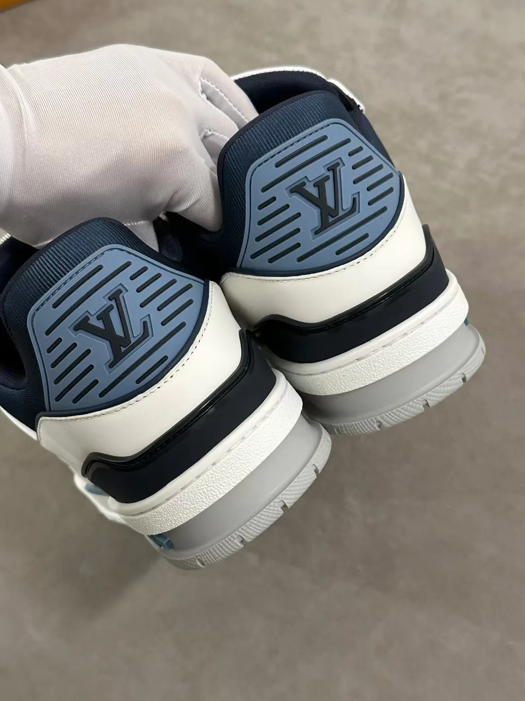 Кроссовки Женские Louis Vuitton 1189217