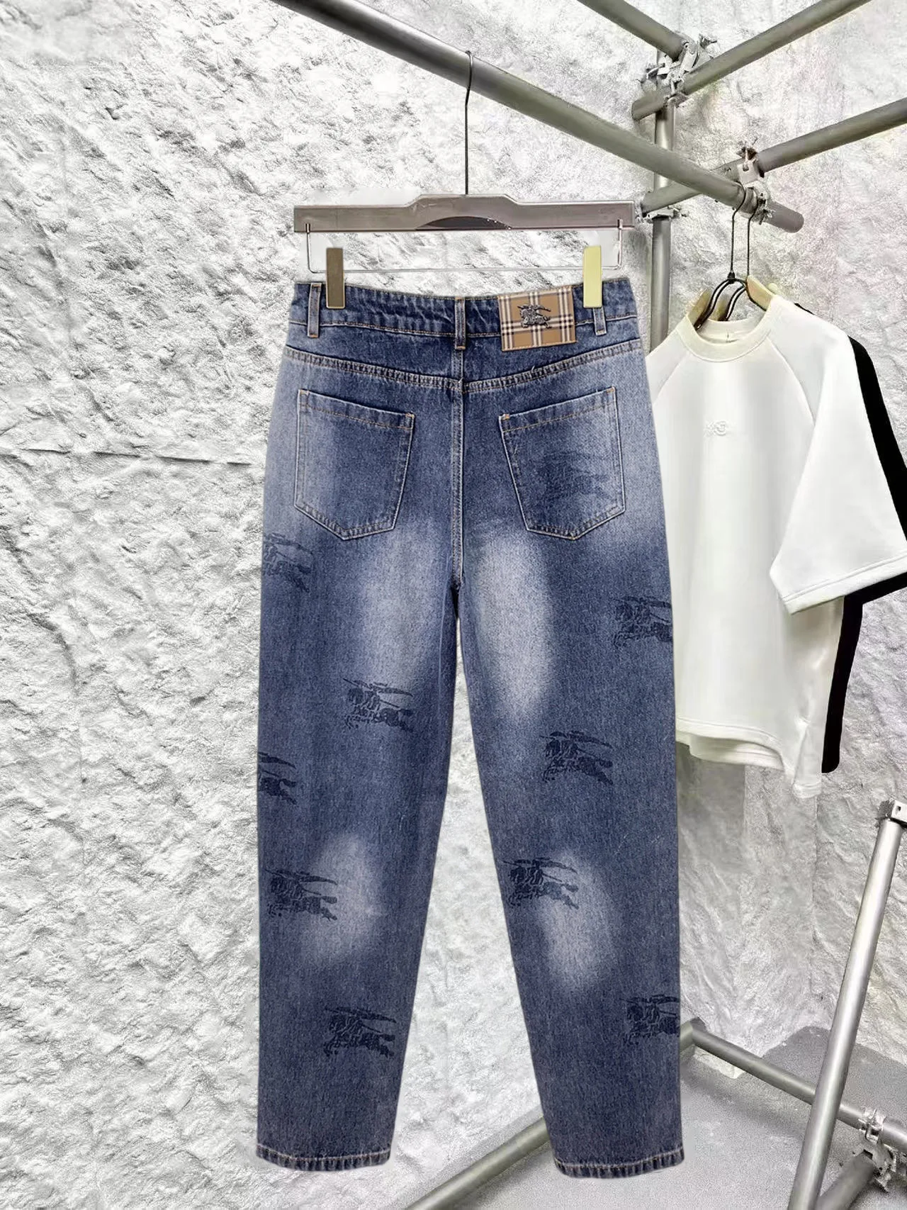 Джинсы Мужские Burberry 18596821