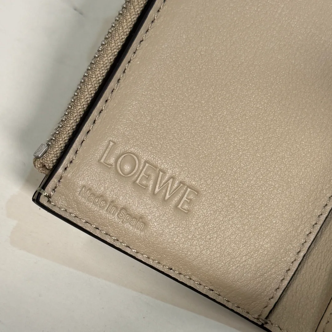 Клатчи Женские Loewe 17502824