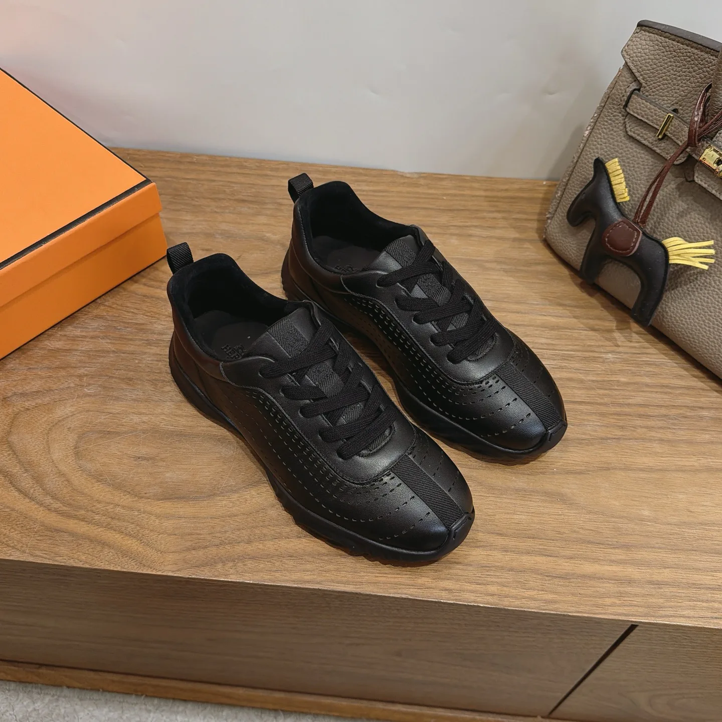 Кроссовки Женские Hermes 18230944