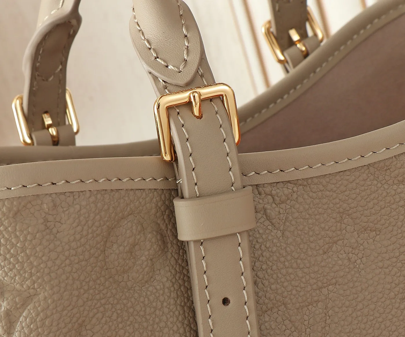 Классические Сумки Женские Louis Vuitton 17615675