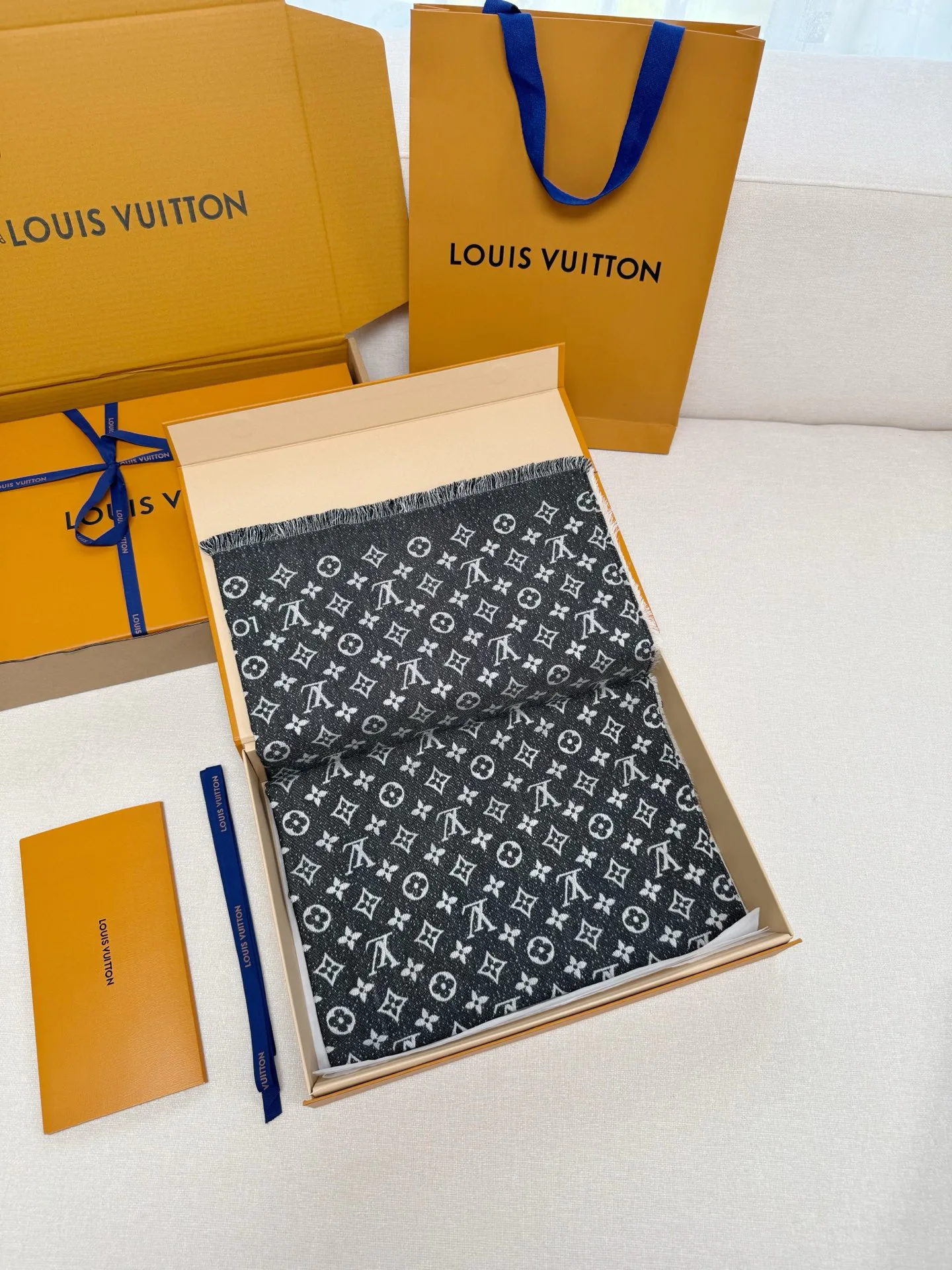 Шарфы Louis Vuitton 437762