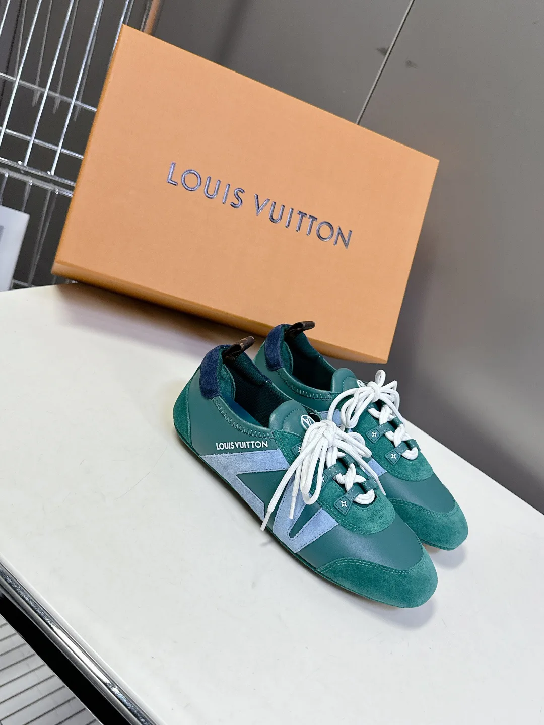 Кроссовки Женские Louis Vuitton 1480783