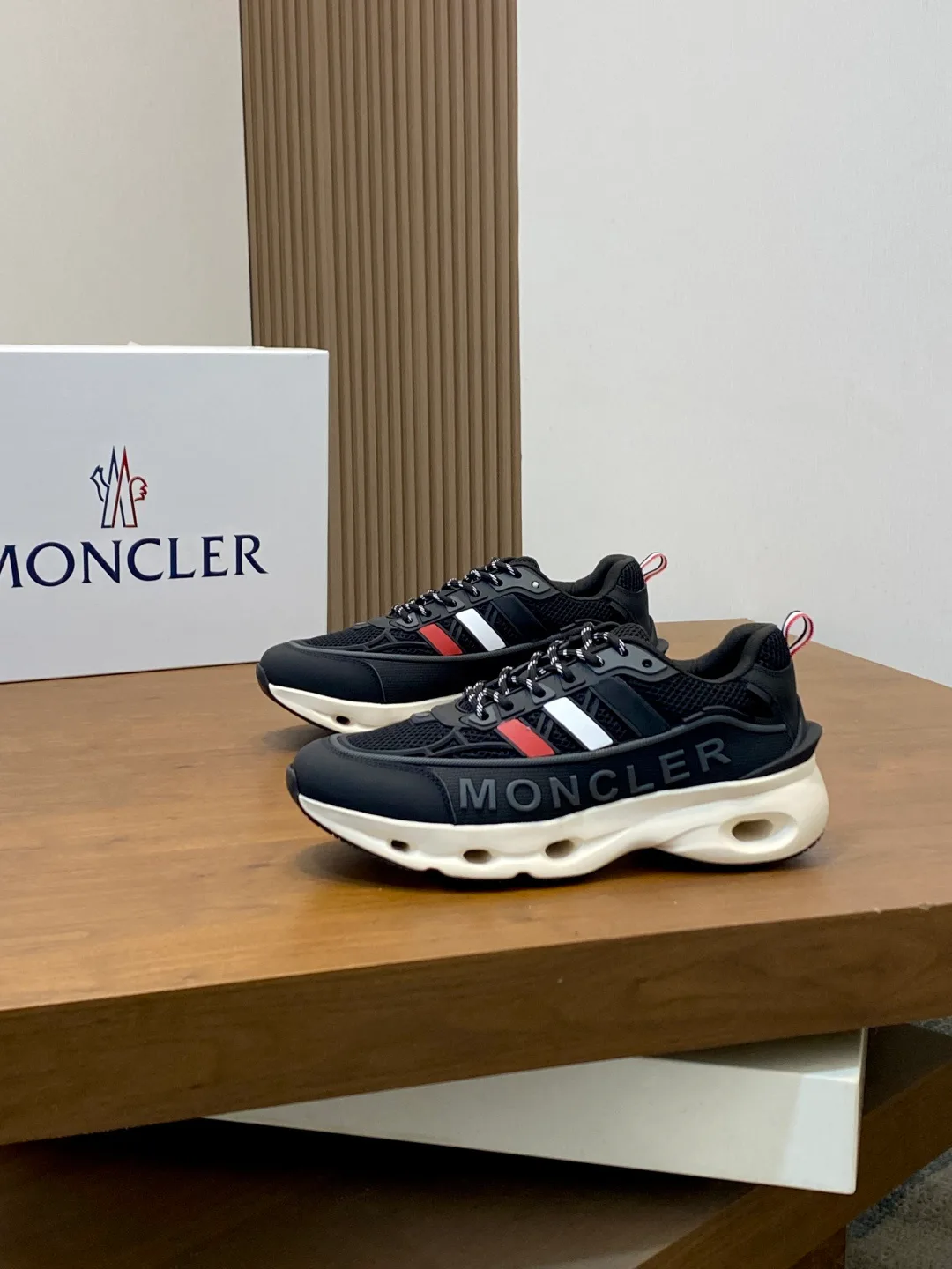 Кроссовки Мужские Moncler 18079000