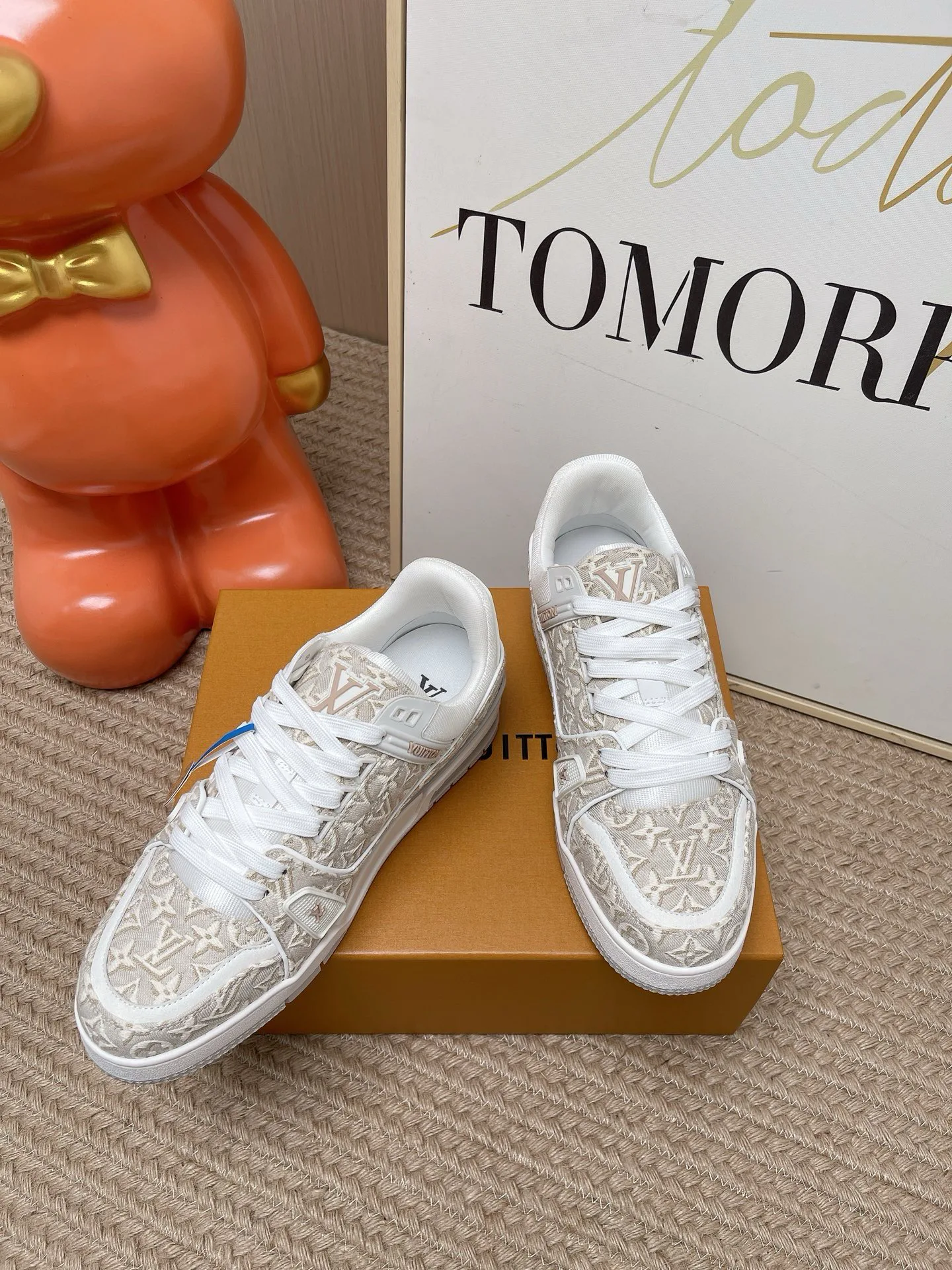 Кроссовки Женские Louis Vuitton 18810902