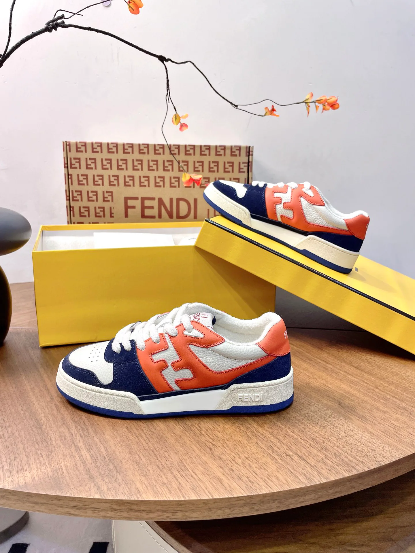 Кроссовки Женские Fendi 17957375