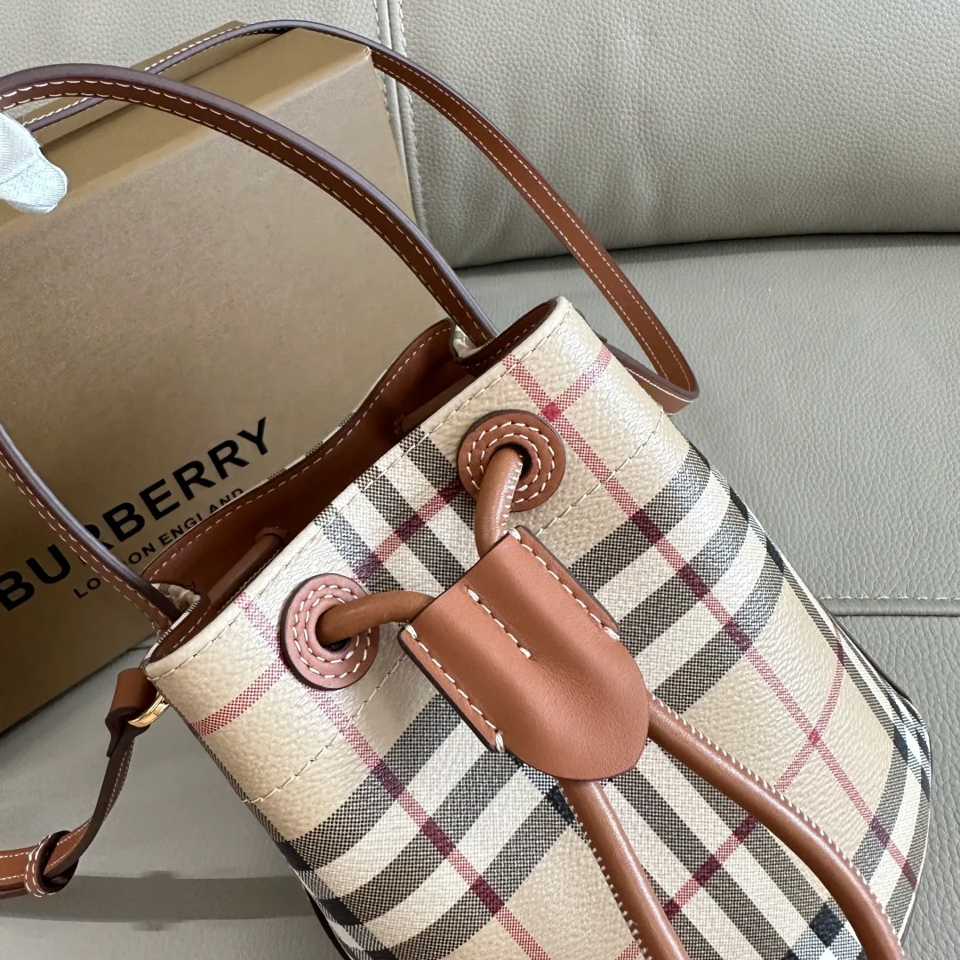 Классические Сумки Женские Burberry 11013024