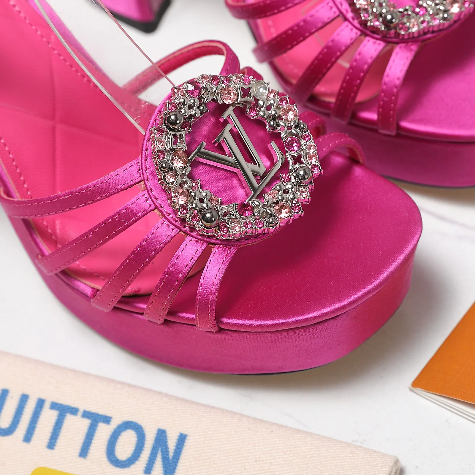 Босоножки Женские Louis Vuitton 10250863