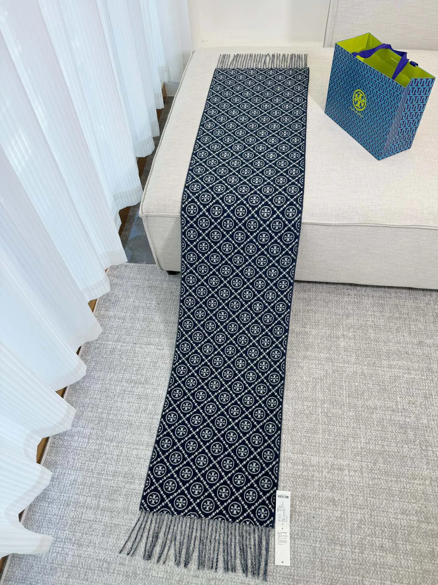 Шарфы Tory Burch 1750