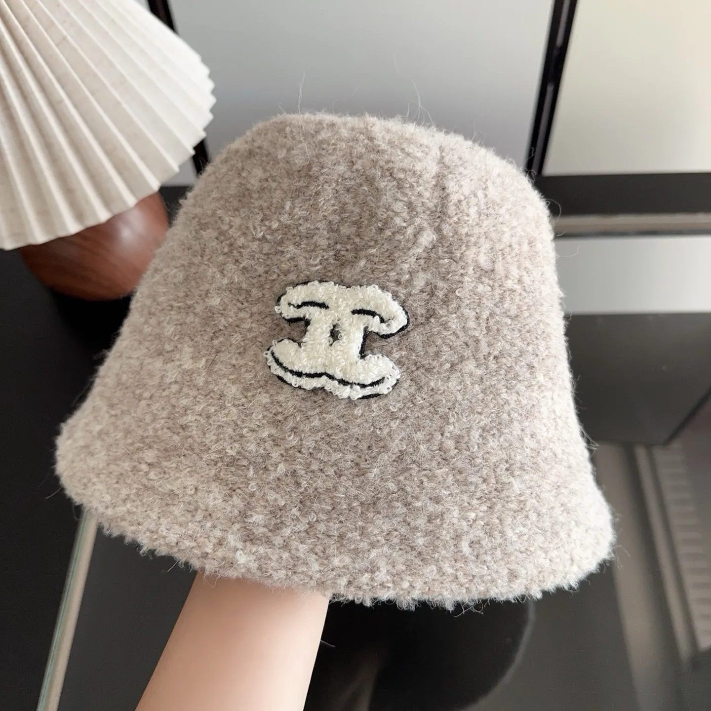 Головные Уборы Chanel 18105168