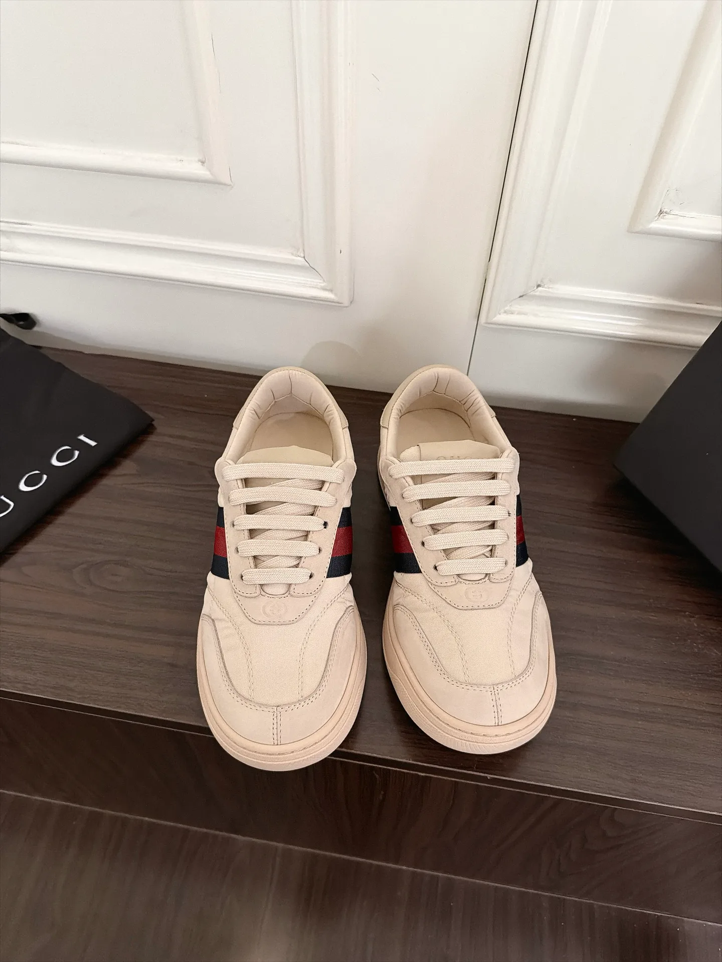Кроссовки Женские Gucci 18586693