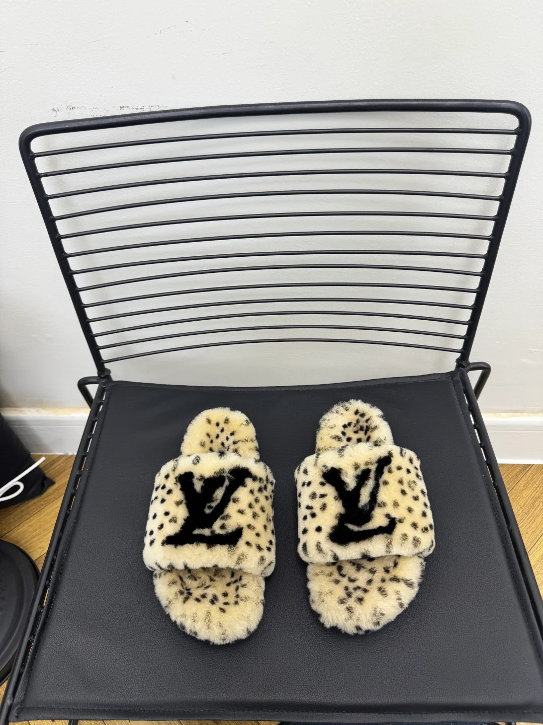 Тапочки Женские Louis Vuitton 18366817