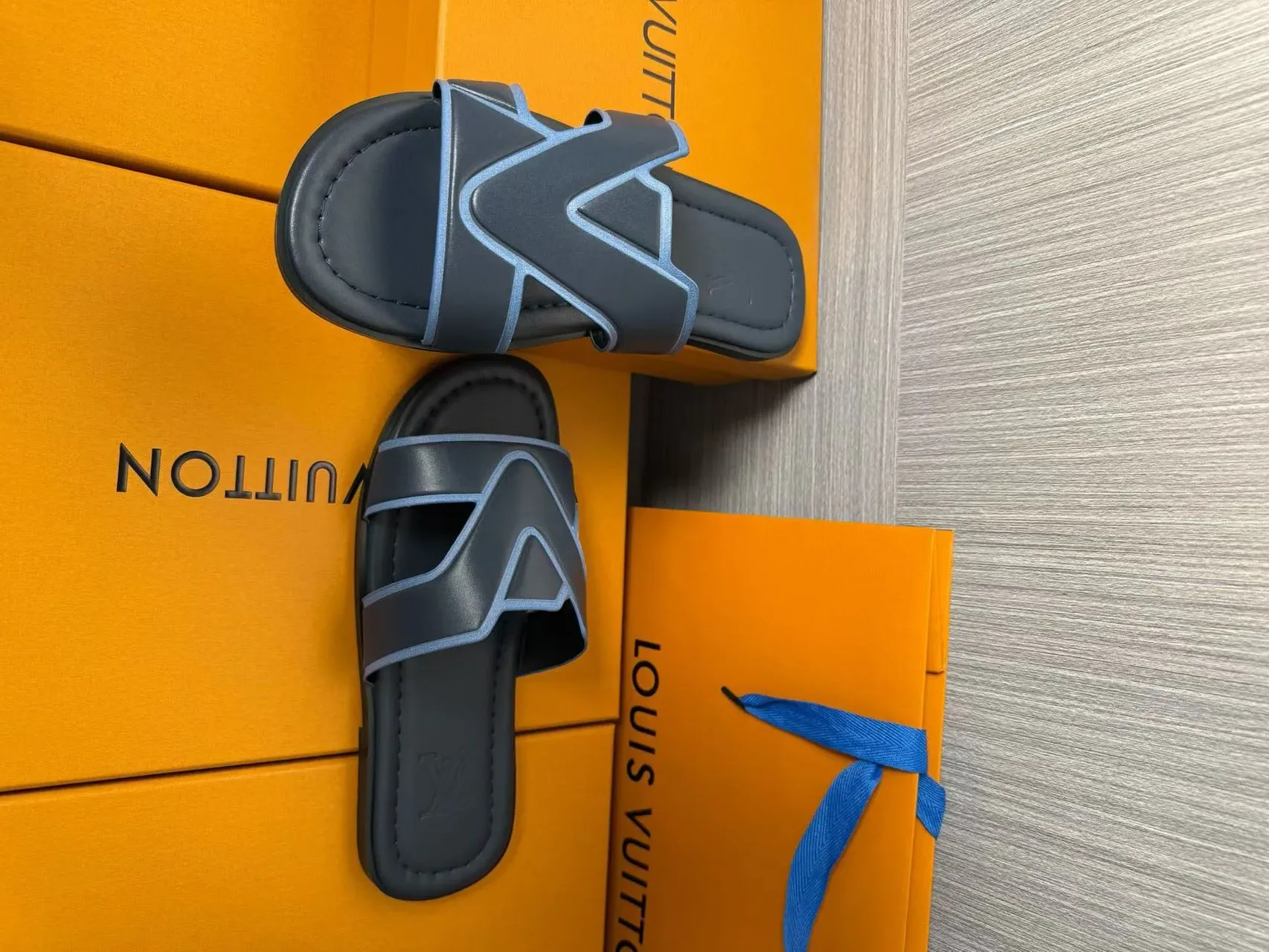 Шлепанцы Женские Louis Vuitton 1845028