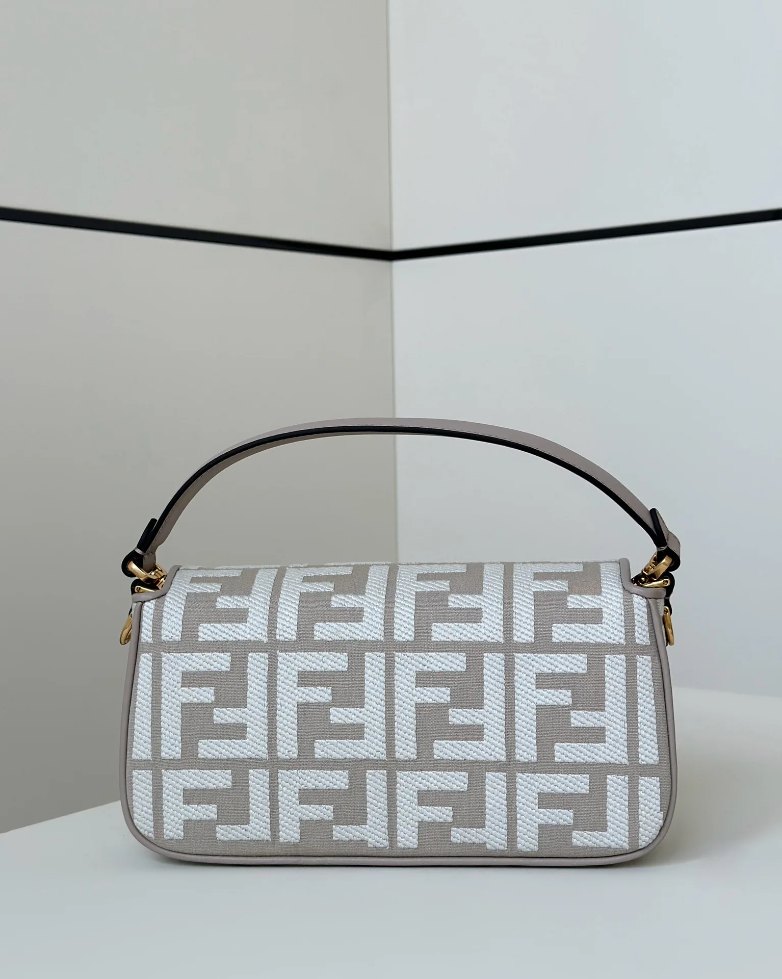 Классические Сумки Женские Fendi 18116176