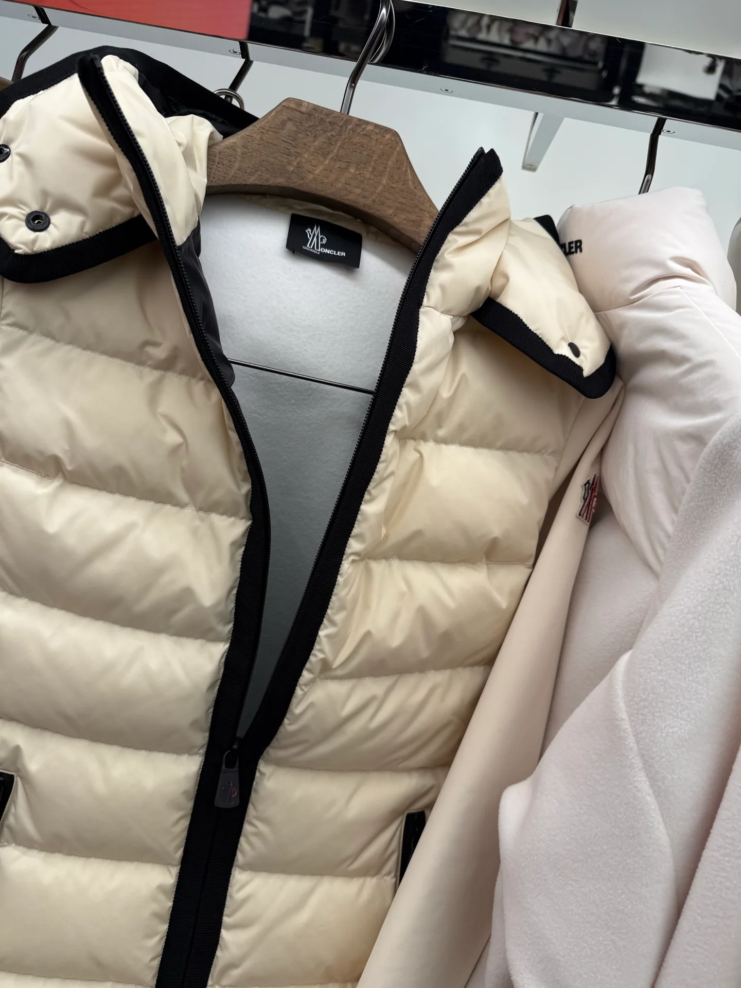 Куртки И Пуховики Женские Moncler 18692507
