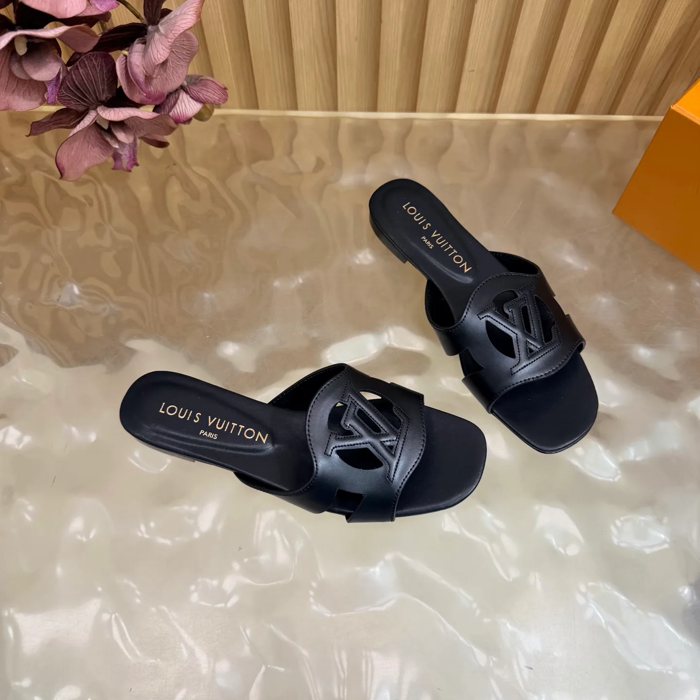 Шлепанцы Женские Louis Vuitton 17448826