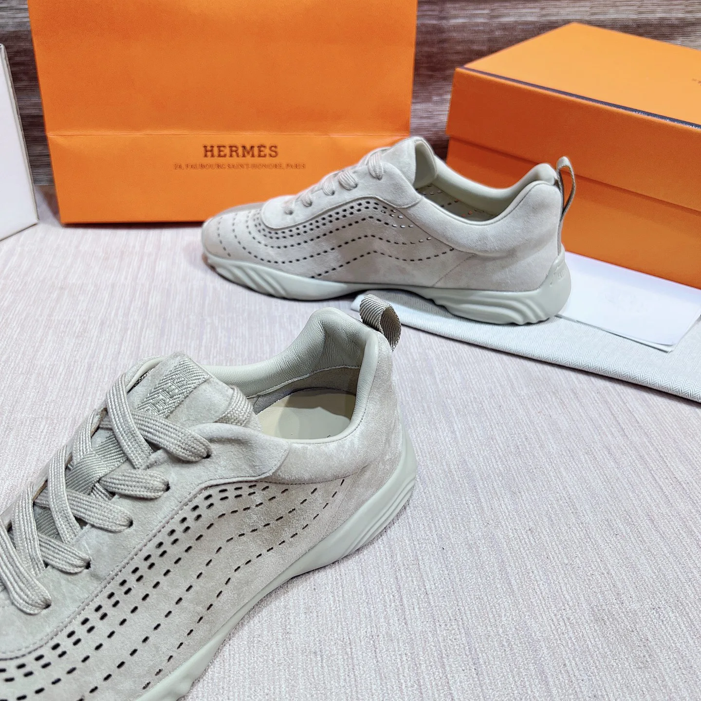 Кроссовки Женские Hermes 17749561