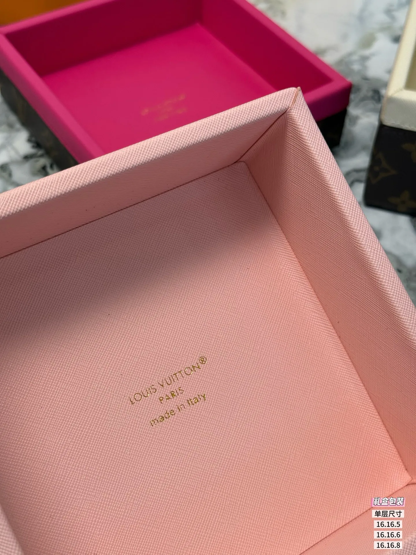 Текстиль Louis Vuitton 17675255