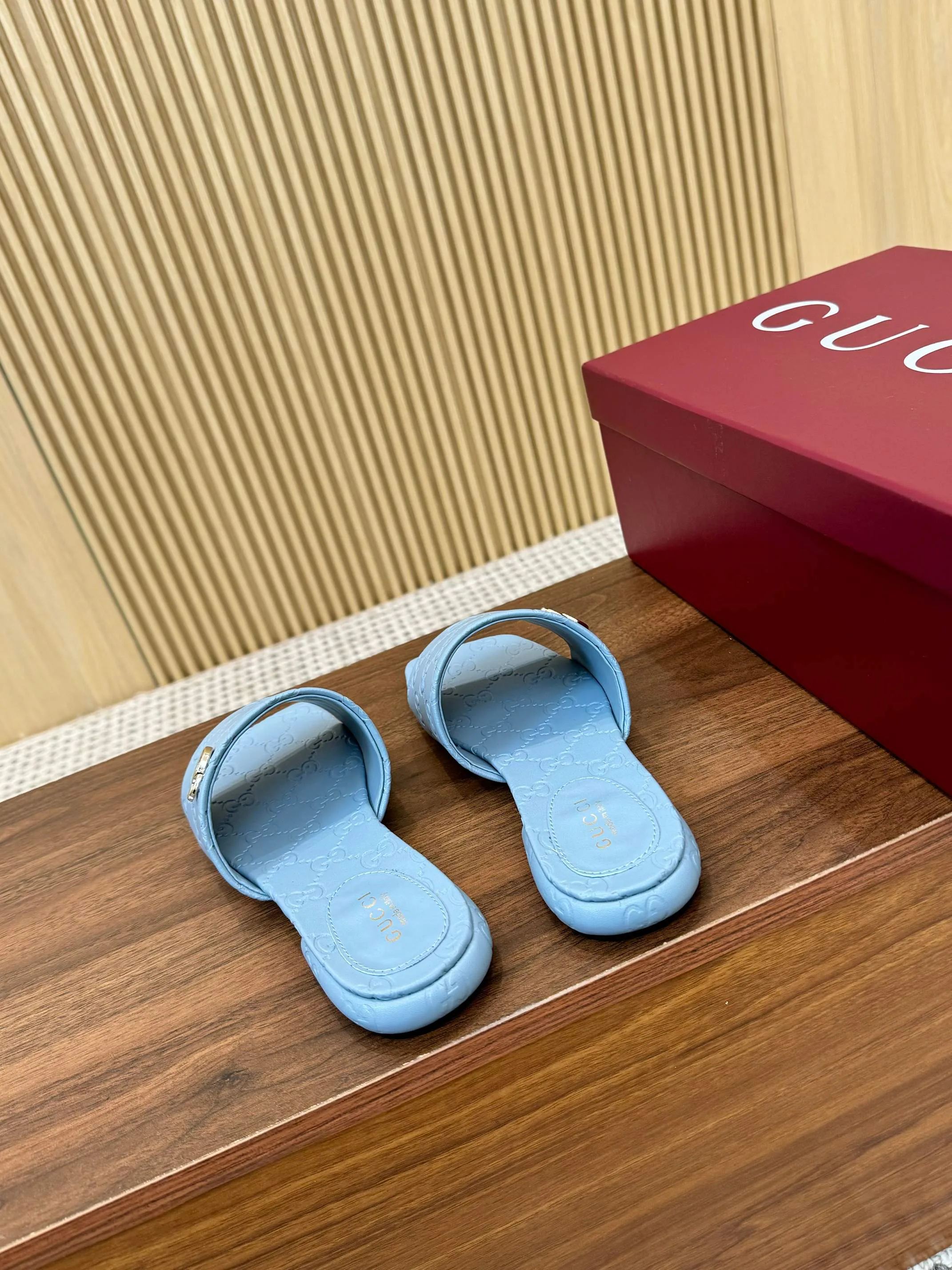 Шлепанцы Женские Gucci 11890944