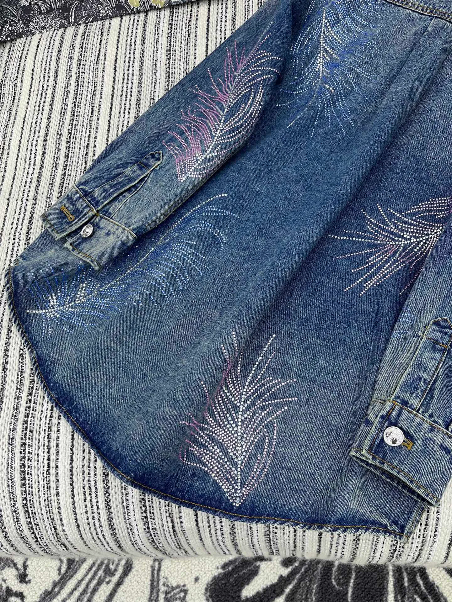 Куртки И Пуховики Женские Chanel 34671