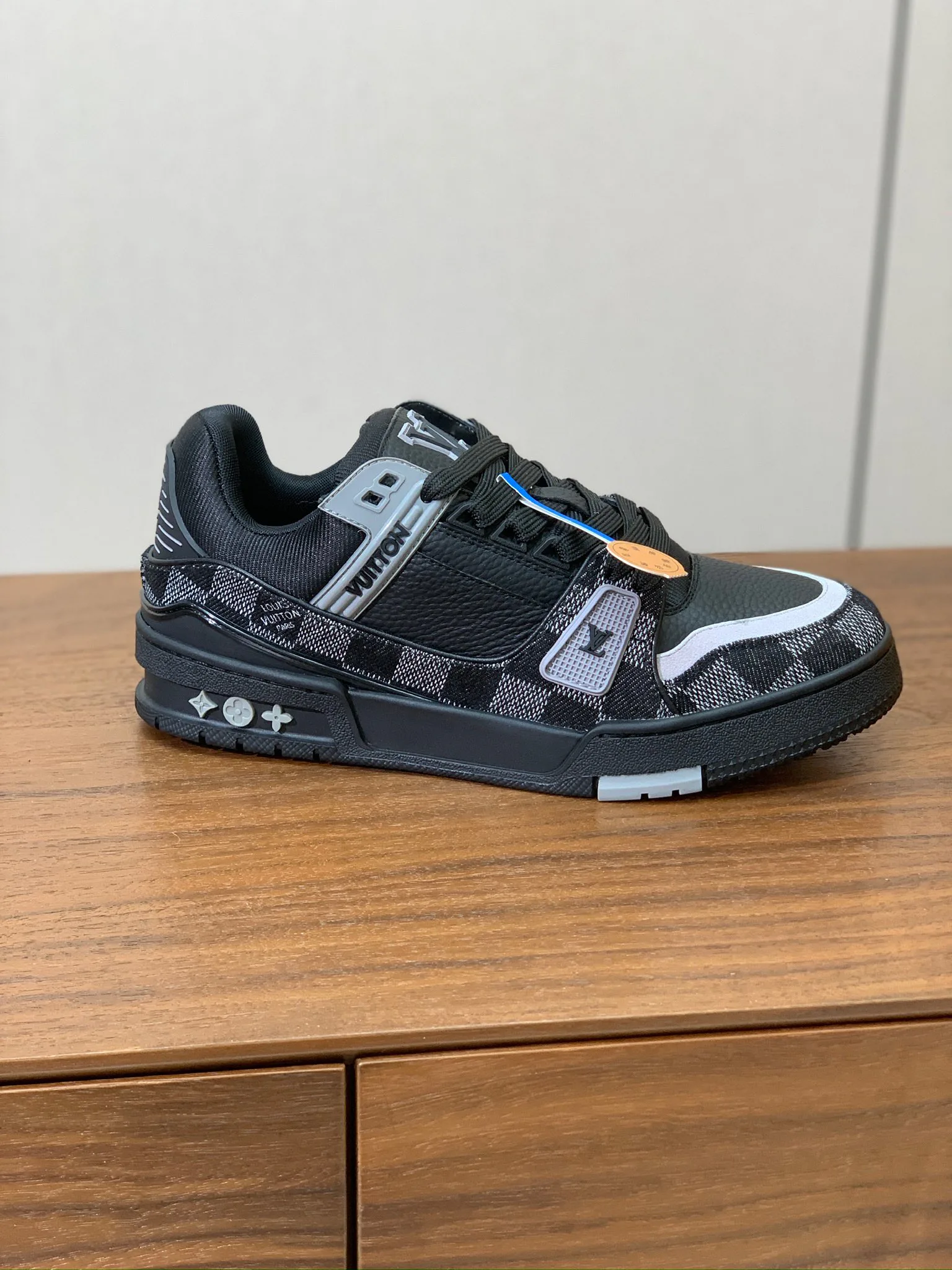 Кроссовки Женские Louis Vuitton 10236169