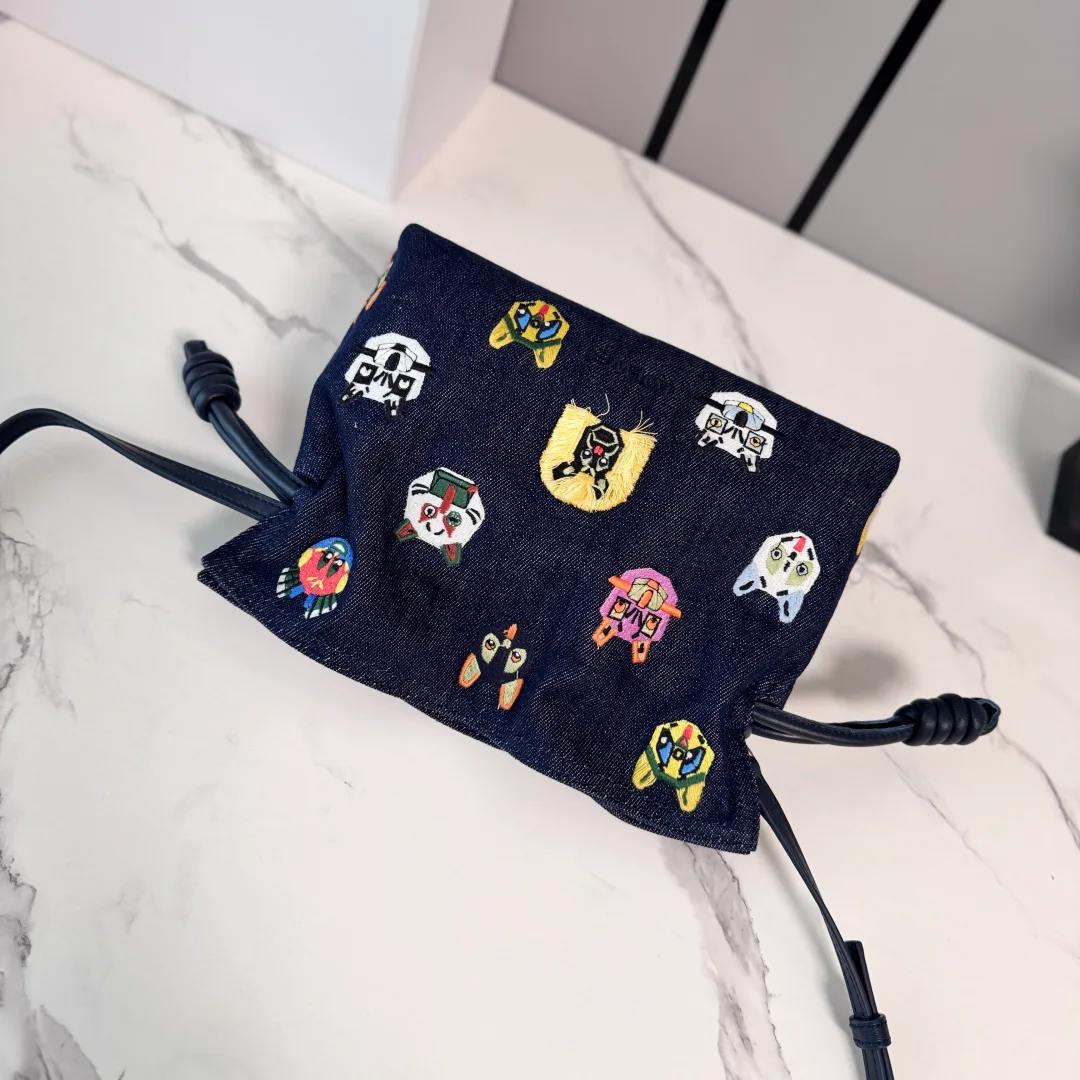 Клатчи Женские Loewe 13174373