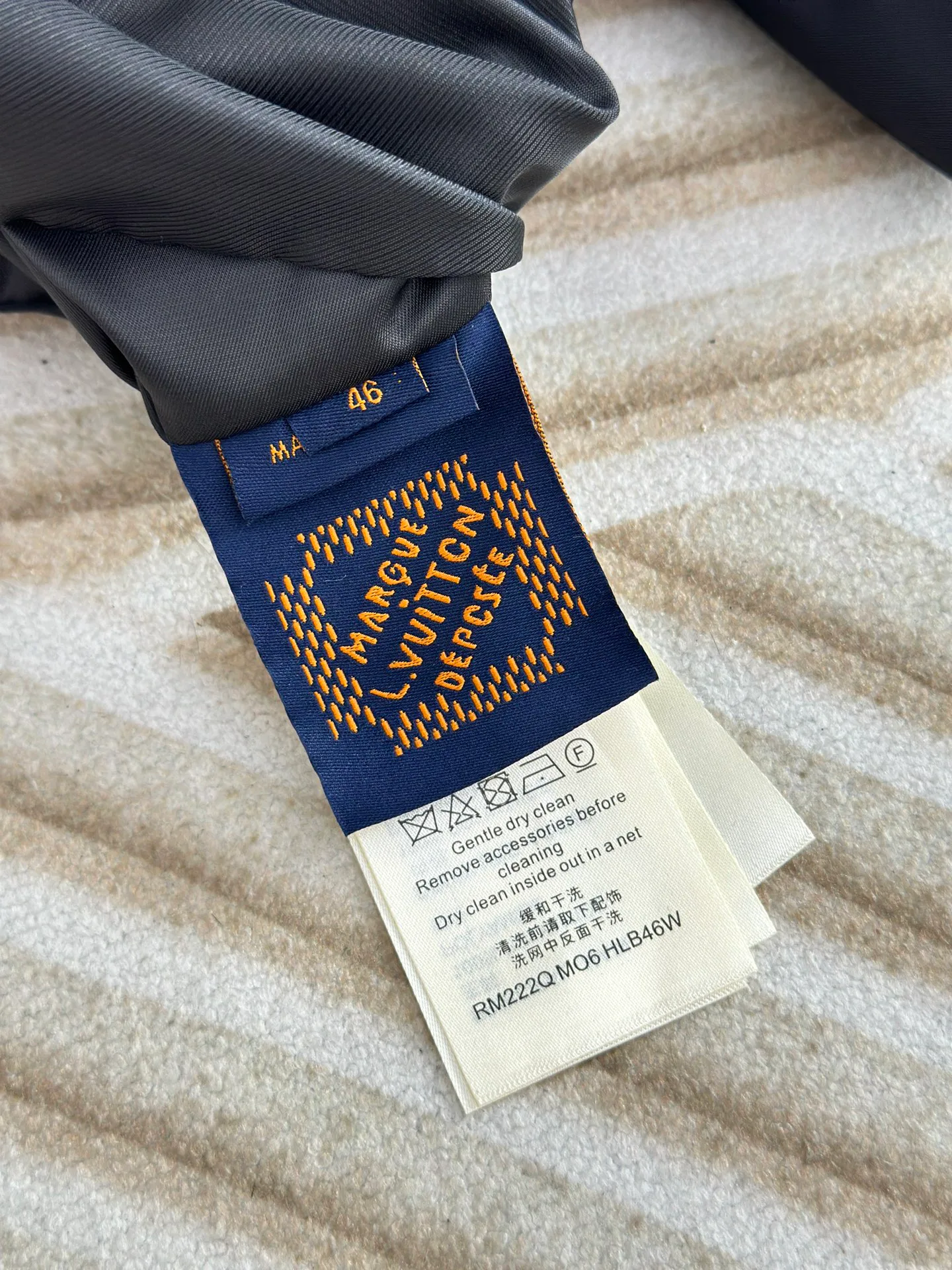 Куртки И Пуховики Женские Louis Vuitton 8388