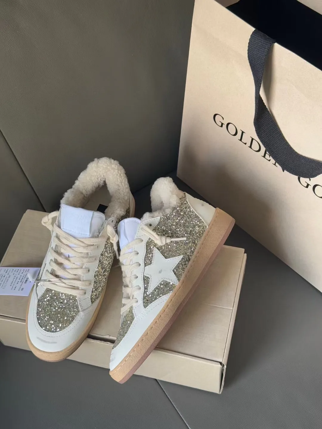 Кроссовки Женские Golden Goose 19671157