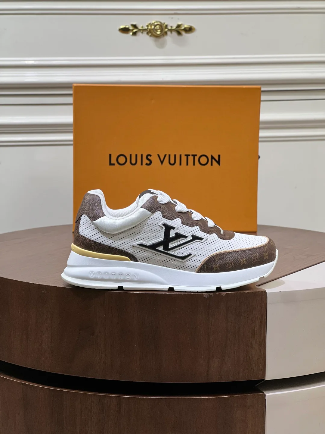 Кроссовки Женские Louis Vuitton 17460370