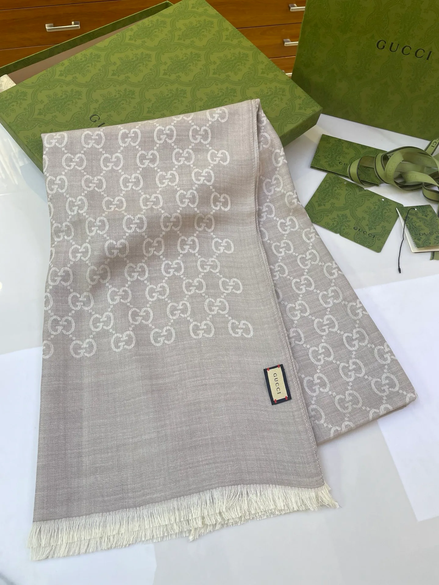 Шарфы Gucci 18637799